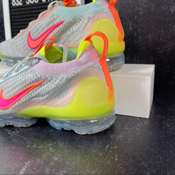 NIKE AIR VAPORMAX 2021 FLYKNIT NEON WOMENS RUNNING SHOES SIZE 5.5 GRAY NEW - Picture 9 of 10